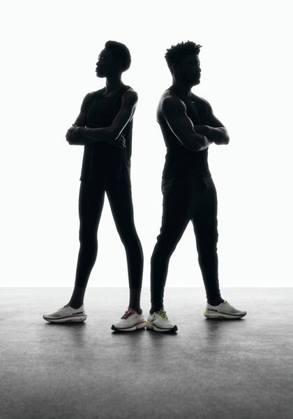 Muži ve sportovních legínách