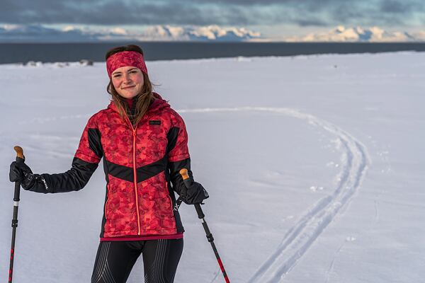 Žena v softshellové bundě Kilpi