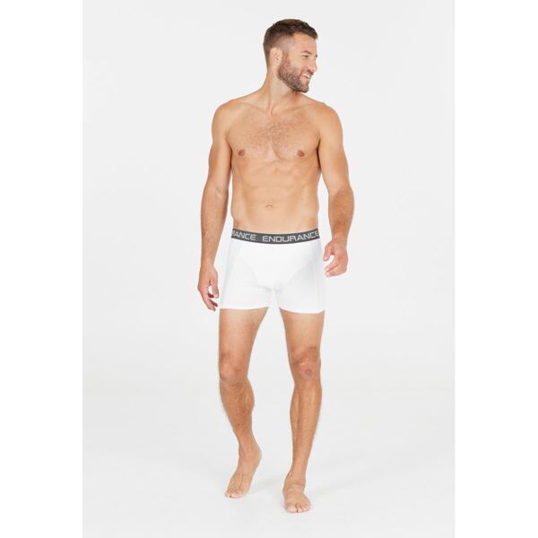 Muž v bílých boxerkách Endurance