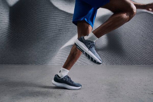 Boty Under Armour CHARGED SURGE 4 šedé