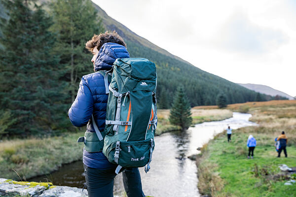 Skupina lidí na túře
