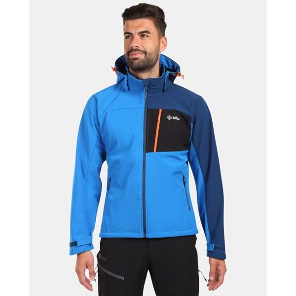 Muž v softshellové bundě značky Kilpi